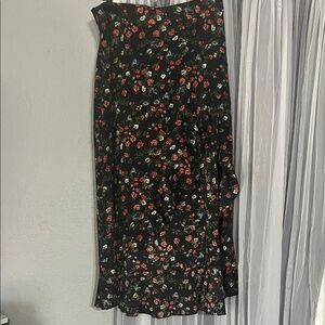 Source Unknown Black Midi Skirt with Red and Green Floral Print